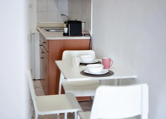 Daphne's 2 Apartment *